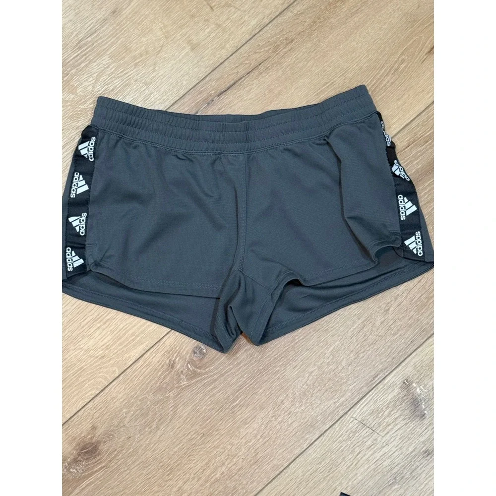 Adidas Aeroready Women Grey Athletic Running‎ Shorts Logo Side Size M read descr